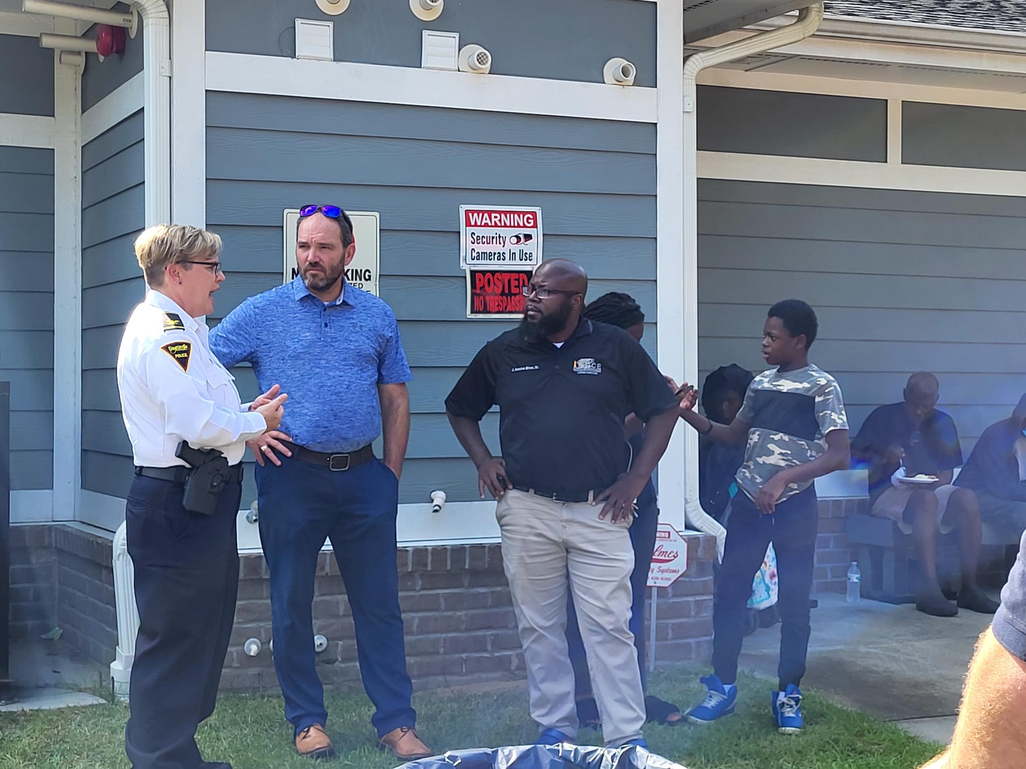 Assitant Chief Berg speaking to community members.